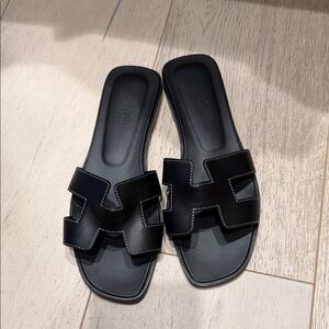 100% AUTHENTIC Hermes Black Women's Slippers 37.5